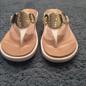 Women’s Sanrah circle wedge Crocs